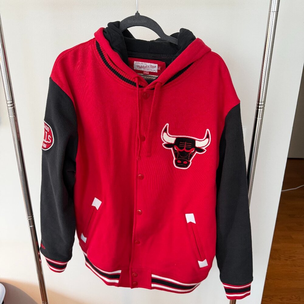 Mitchell & Ness Hardwood Classics Vintage Chicago Bulls Hooded Jacket